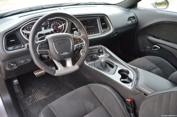 Dodge Challenger - 8