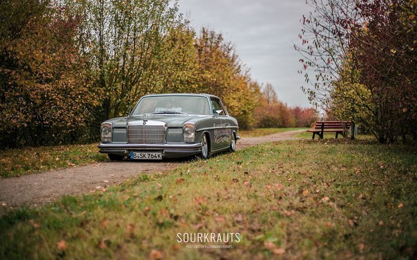 Mercedes-Benz 250 CE (W114).