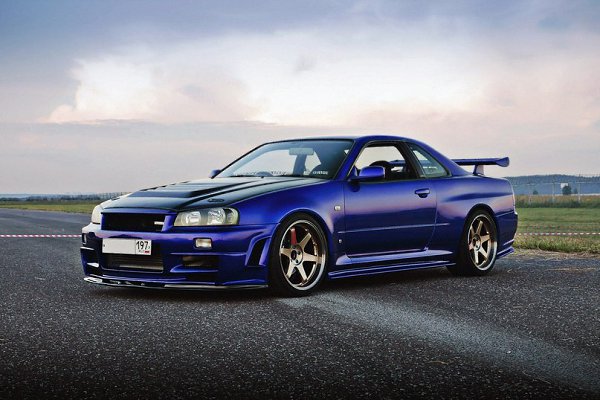 Nissan Skyline GT-R (R34).