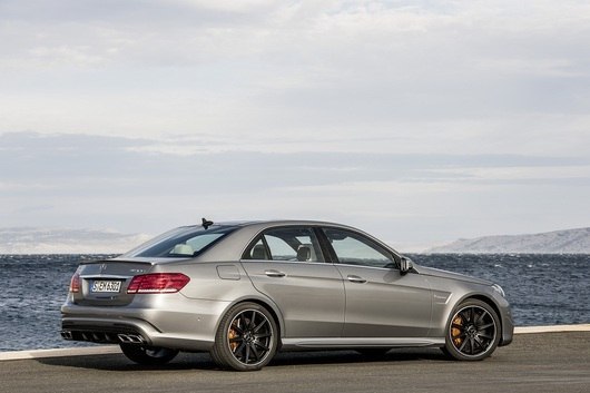 Mercedes-benz E63 AMG S-Model 4Matic.5.5L V8: 585 .. : 800 : ... - 5