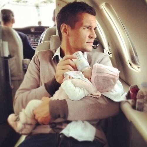 Достоинство мужчины не в деньгах, Не в красоте, не в брюках, не в словах, А в понимании того, что ...