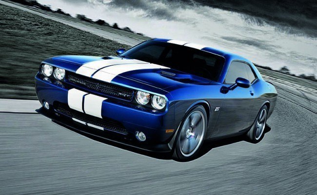 Dodge Challenger 2011.Плюсы:+ Mustang сейчас слишком изящен, быстр и устойчив, чтобы соответствовать ...