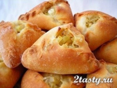Курники с курицей. Довольно простой рецепт курников из теста на сметане с картошкой и курицей. ...