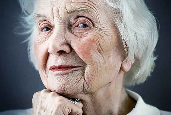 Зашла за лекарствами, глянула цены, решила, что дешевле сдохнуть! По пути заглянула в Ритуальные ...
