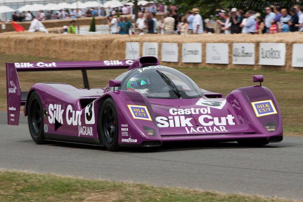 Jaguar XJR14.