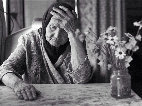 Старушка увядшей рукой.Писала письмо своим детям:« Мне стыдно, что стала такой,Такой меня сделало ...