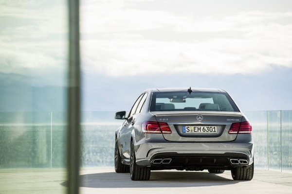 Mercedes-benz E63 AMG S-Model 4Matic.5.5L V8Мощность: 585 л.с.Крутящий момент: 800 НмПривод: ... - 3