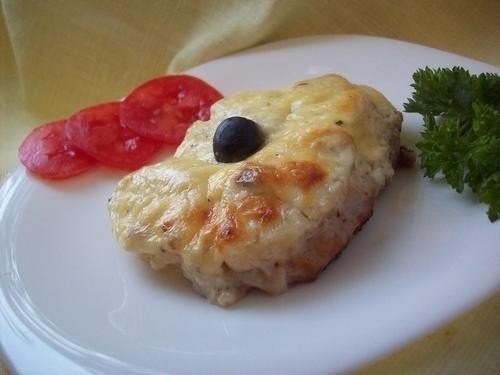 Свинина под сыром и ананасами.Вам понадобится: - свиная вырезка (1 кг.);- ананасы (консервированные, ... - 6