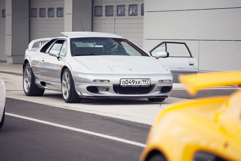 Lotus Esprit. - 5