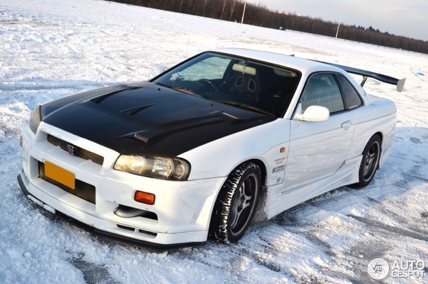 Nissan Skyline GT-R R34 - 2