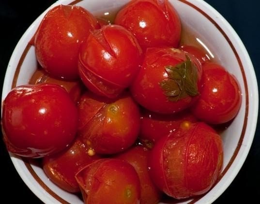 ПОМИДОРЫ, МАРИНОВАННЫЕ С КОРИЦЕЙ.Продукты:На 3-х литровую банку: (или на 3 литровых баночки ...