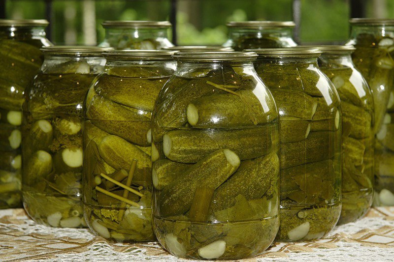 Соленые огурчики на зиму.Продукты: На банку объемом 1 л: Огурцы - сколько уйдет, Зонтик укропа - 1 ...