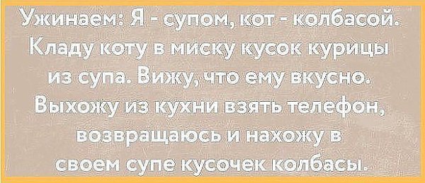 Мама собирает сына в школу кладет хлеб