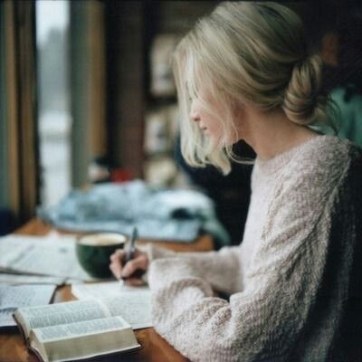 Полезные фразы и выражения о знаниях на английском языке: Learn smth at one's mother's ...