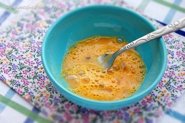 Салат с курицей и яичными блинчиками.Этот салатик меня привлек тем, что в нем мало ингредиентов. ... - 3