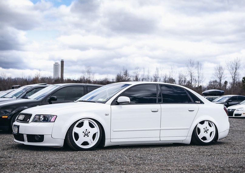 Audi A4.