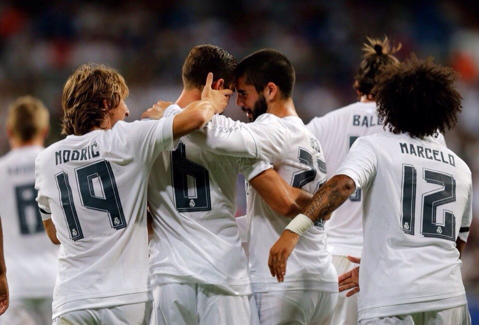 Реал сегодня свежие новости. Марсело Реал с Кубком. Марсело Реал Мадрид фото. Реал Мадрид 94 минута. Кубок Бернабеу.