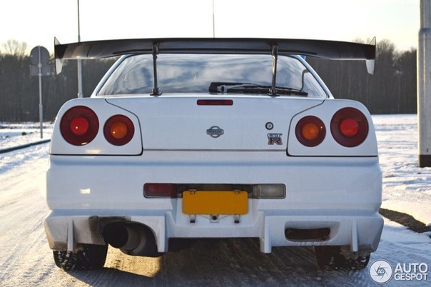 Nissan Skyline GT-R R34 - 7