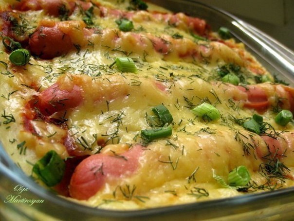 Картофельная запеканка с сосисками и сыром.Ингредиенты: Картофельное пюре 500гр, 1 яйцо, Томатная ...