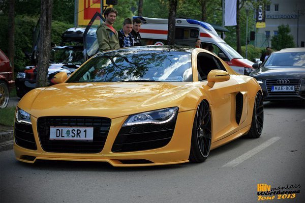 Audi R8.