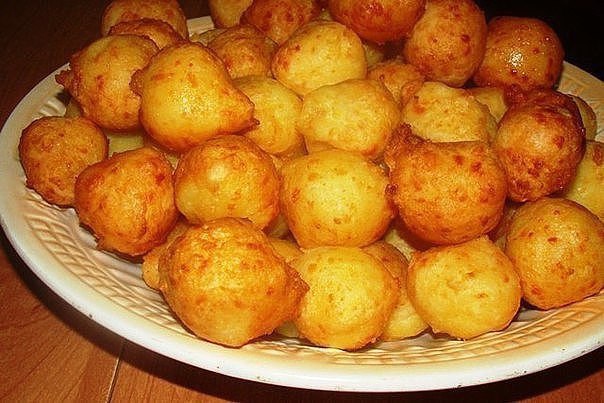 Пампушки из картофеля.Картофель вареный-500 грЯйцо-2 штСыр твердый-100 грКрахмал- 2-3 ...