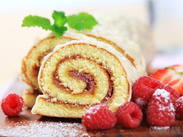 БЫСТРЫЕ РУЛЕТИКИ К ЧАЮ.1) ВКУСНЫЙ РУЛЕТИКИнгредиенты: 2 яйца 1 ст. сахара 1 ст. йогурта ванилин 1 ... - 3