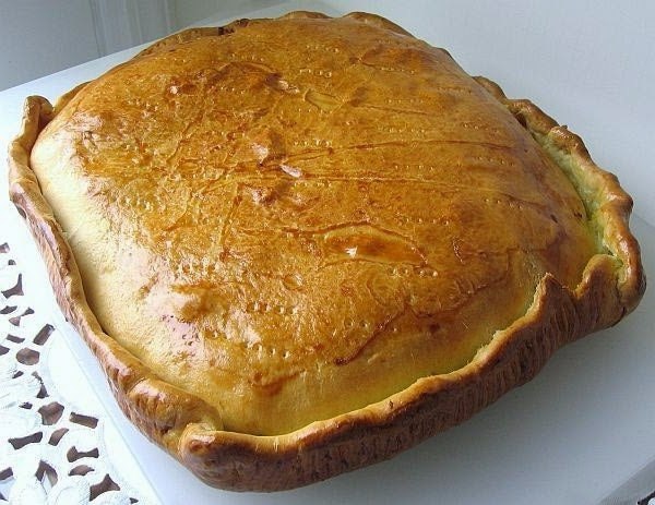 Пирог с курицей и картошкой.Необходимые ингредиенты для начинки:куриная голень – пять штук;картофель ...