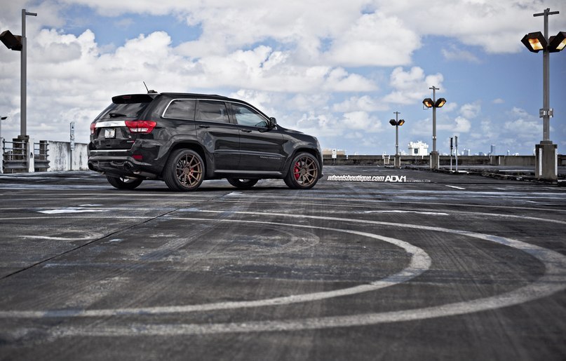 Jeep Grand Cherokee SRT. - 4