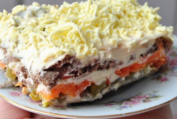 Салат слоёный "Печёнкин" Ингредиенты: - печень куриная или телячья(отварная) -350 г - ...
