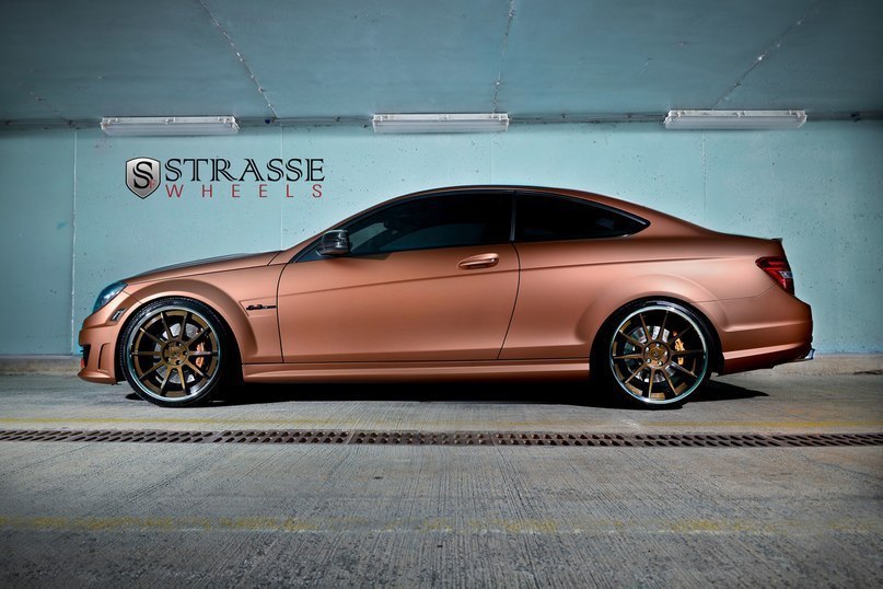 Mercedes-Benz C63 AMG. - 2