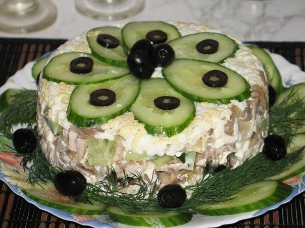 "Салат "Меркурий" Ингредиенты: - чернослив 10-15 штук, - курица вареная 300-400 гр., ...
