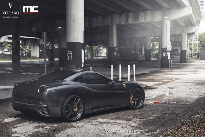 Ferrari California.