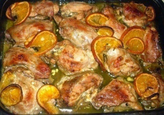 Сочная курочка в апельсинах.ИнгредиентыКурица - 1-1,5 кг.Апельсины - 3 шт.Чеснок - 2 зубчика.Карри - ...