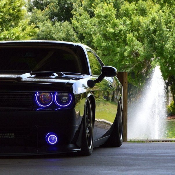 Dodge Challenger SRT8. - 8