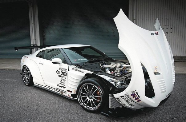 Nissan GT-R.: 1 000 ..:   CP;   Carillo; ...