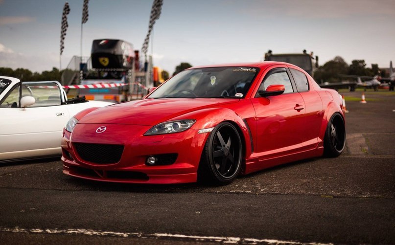 Mazda RX-8.