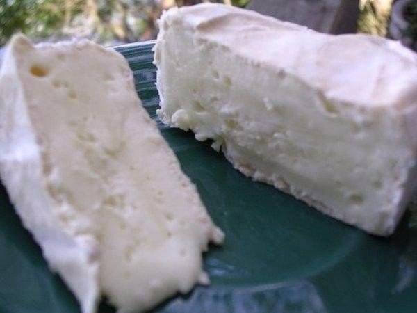 Банановый десерт с кефиром.Ингредиенты:- 300 г обезжиренного кефира- 40 г меда- 2 спелых и мягких ...