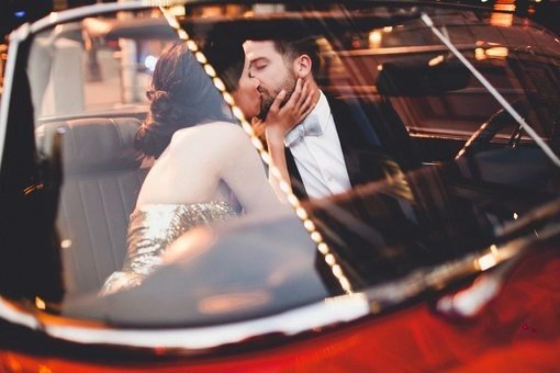 Идеальная женщина — это довольная жизнью женщина. У довольной женщины прекрасный характер, манящая ...