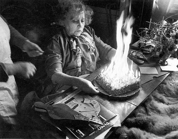 Понимаешь, что взрослеешь, когда твой праздничный торт с ... | Зачеркни ...