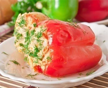 Перец фаршированный рисом и мясом. Ингредиенты: - мясо, говядина, свинина, курица или индейка 500 г ...