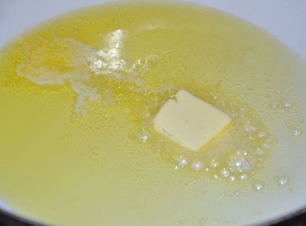 Пикката или куриные отбивные с соусом из каперсов.Ингредиенты:Куриная грудка - 2 шт.Мука - 1/4 ... - 2