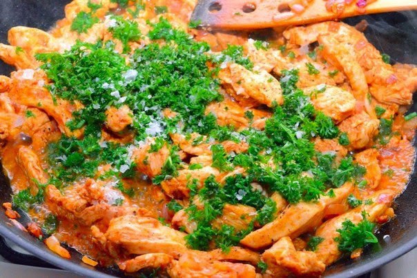 Куриное филе с лимоном и чесноком.Ингредиенты:Куриные грудки — 2 шт.Оливковое масло — 30 млЛук шалот ...