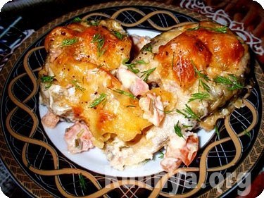 Вкусненькая рыбка по-гречески.Ингредиенты:-700 г. рыбного филе-3 помидора-300 г. тертого сыра-2 ...