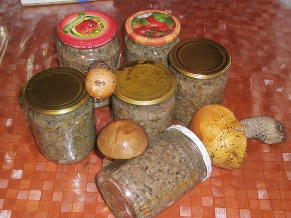 Грибная икра. Вера Долговецкая Грибы почистить,отварить, отдельно пережарить лук, помидоры. ...