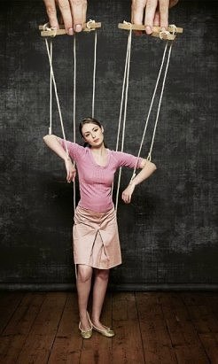 Как распознать и остановить манипуляцию? Они ловко внушают нам чувство вины, шантажируют, угрожают, ...