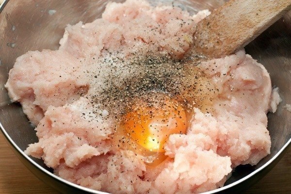 Куриные зразы с грибами.Ингредиенты:- 100 г лука- 60 мл растительного масла- 250 г опят, шампиньонов ... - 2