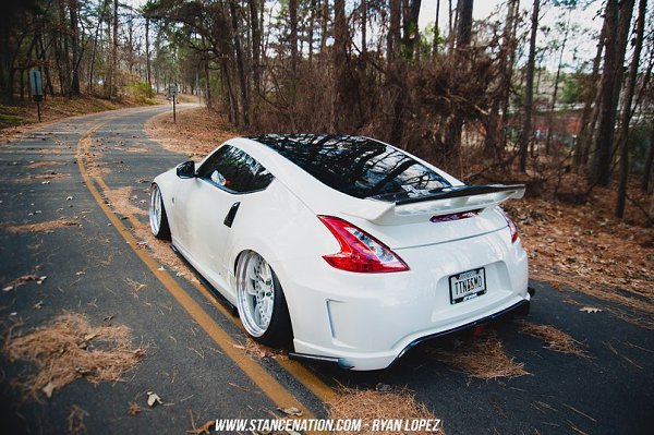 Ниссан 370 z белый