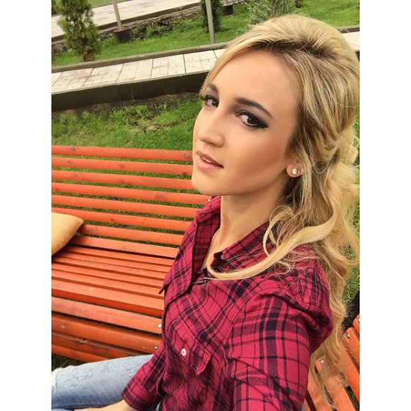 Я одна не знаю, что надеть на премию @ru_tv ? дома меня ждут 7 платьев, пишу тэты и лечу собираться ...
