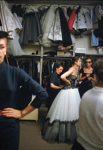     Pierre Balmain, 1954 . - 7