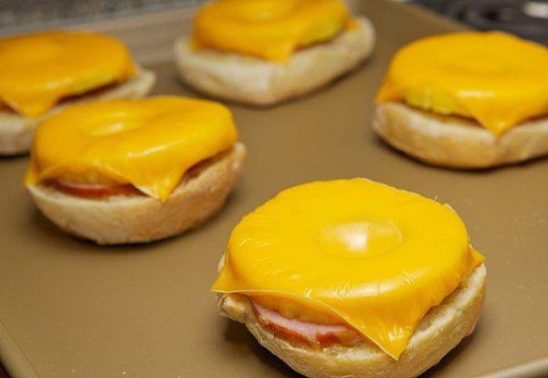 Открытый сэндвич с ветчиной, сыром и ананасом.Быстрая и простая закуска (для тех, кто уже утомился ... - 6